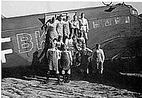 Nach dem Bombenbeladen einer JU 52 im Zweiten Weltkrieg.