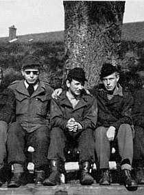 Kriegsgefangene in Sedan vor der Entlassung im Oktober 1948. In der Mitte der Buchautor Hugo Reinhart.